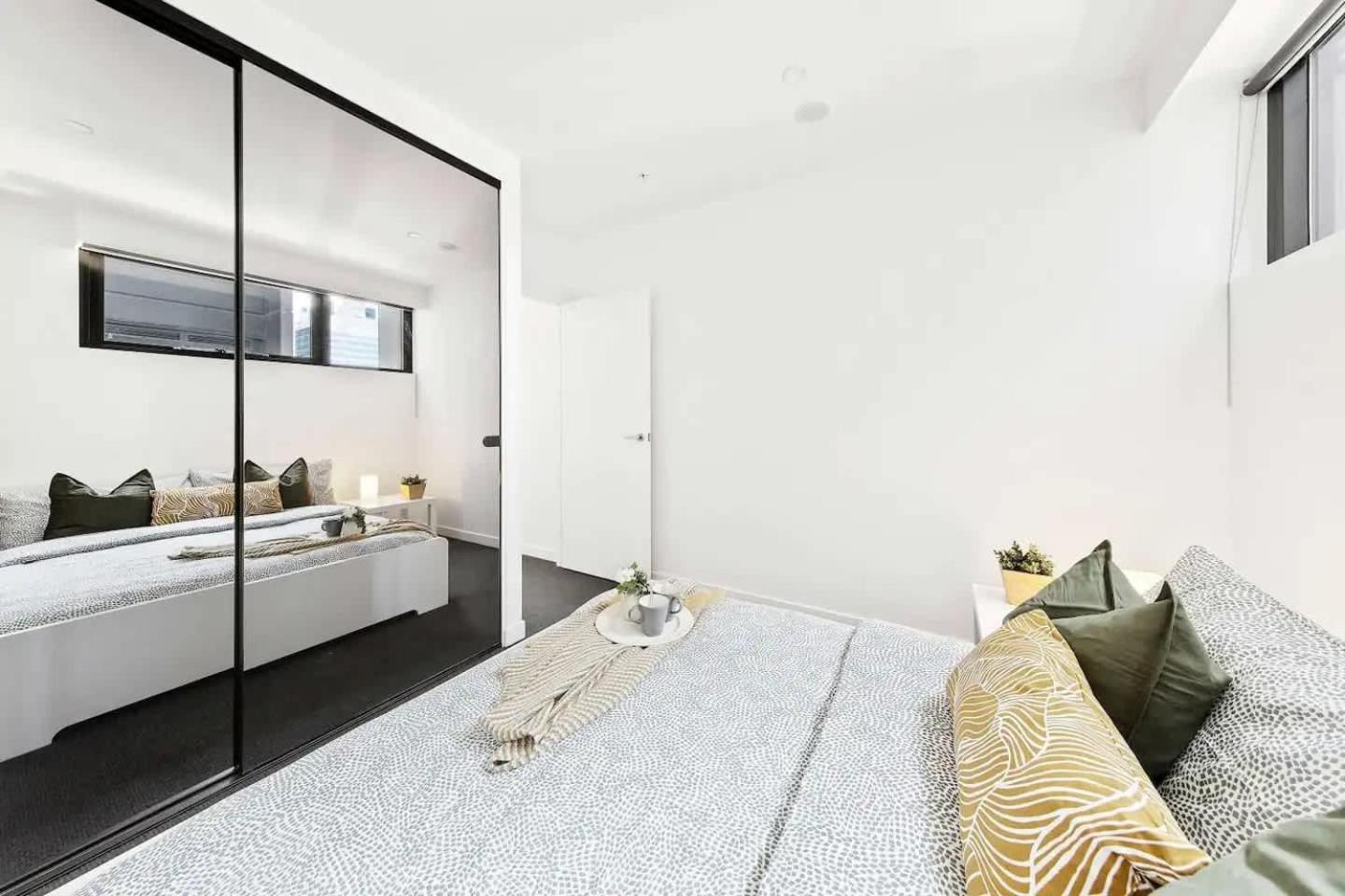 Apartment Cozy On Bourke St Steps From Chinatown Melbourne