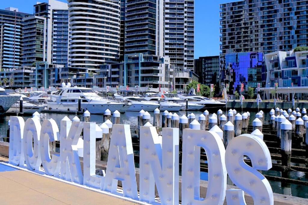 Mt2506 - 1 Bedroom Huts Nestled In The Docklands With Gym & Pool *