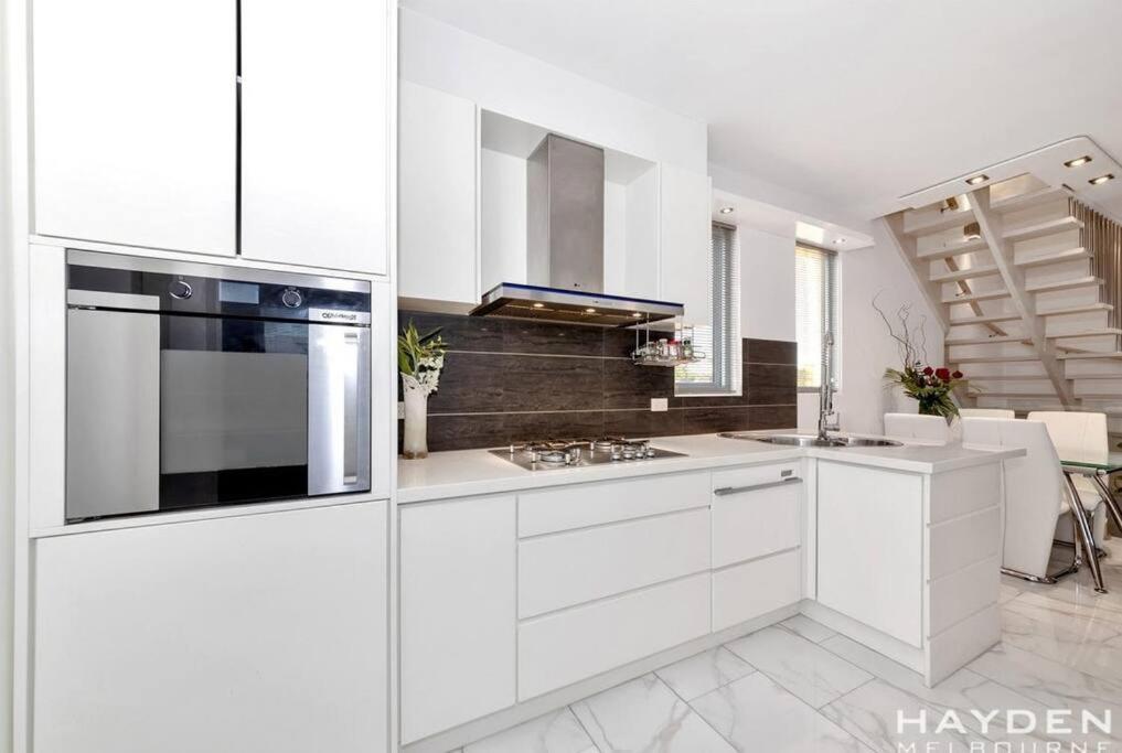 The Red Ember Retreat Apartment Melbourne