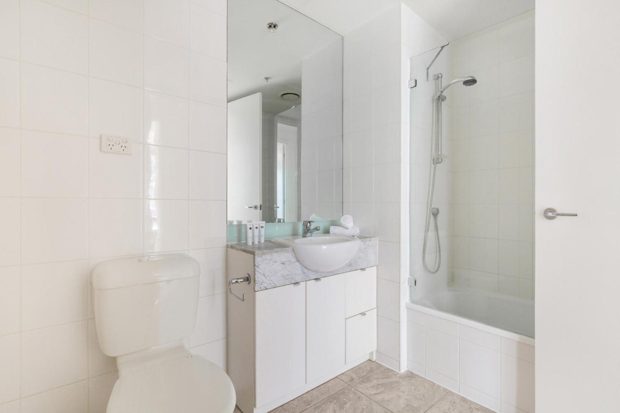 Luxe 2-bed With River Views Near Casino Melbourne