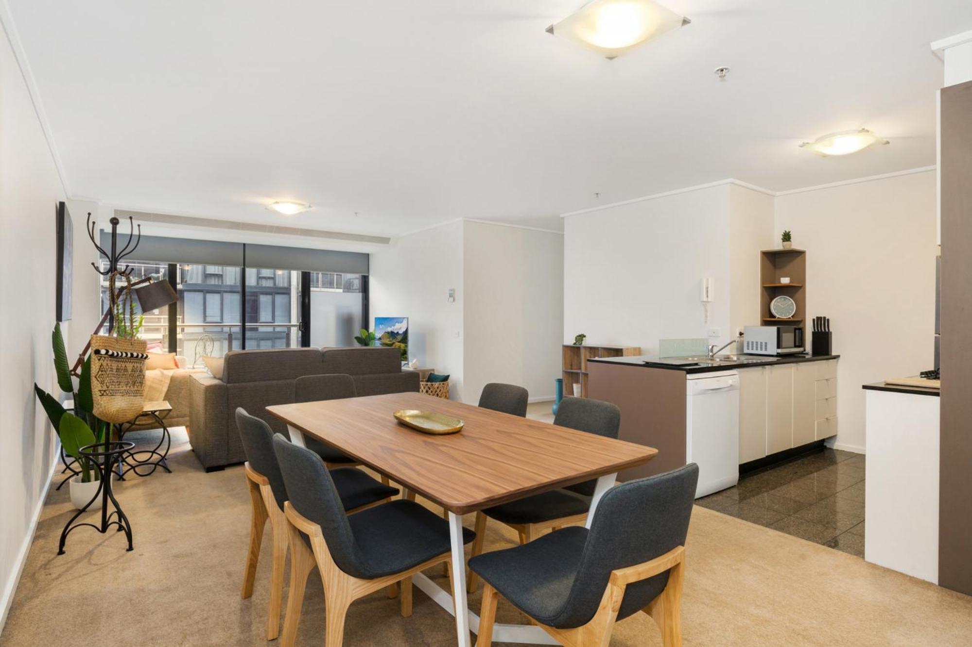 Luxe 2-bed With River Views Near Casino Apartment *