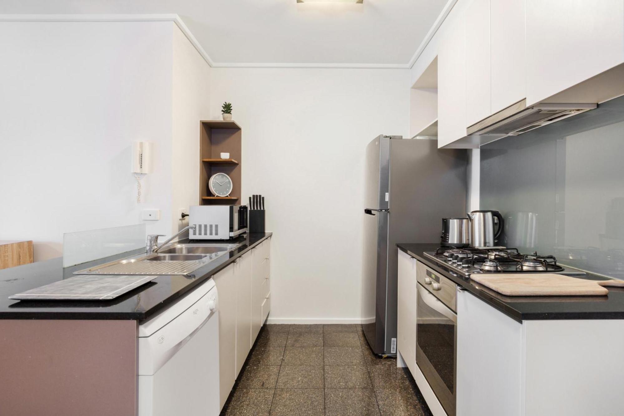 Luxe 2-bed With River Views Near Casino Apartment