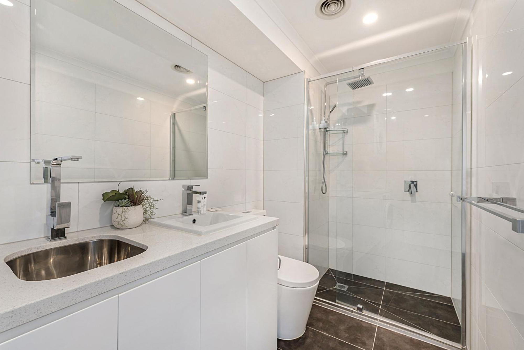 Stylish Unit With Balcony Near Crown Casino Apartment