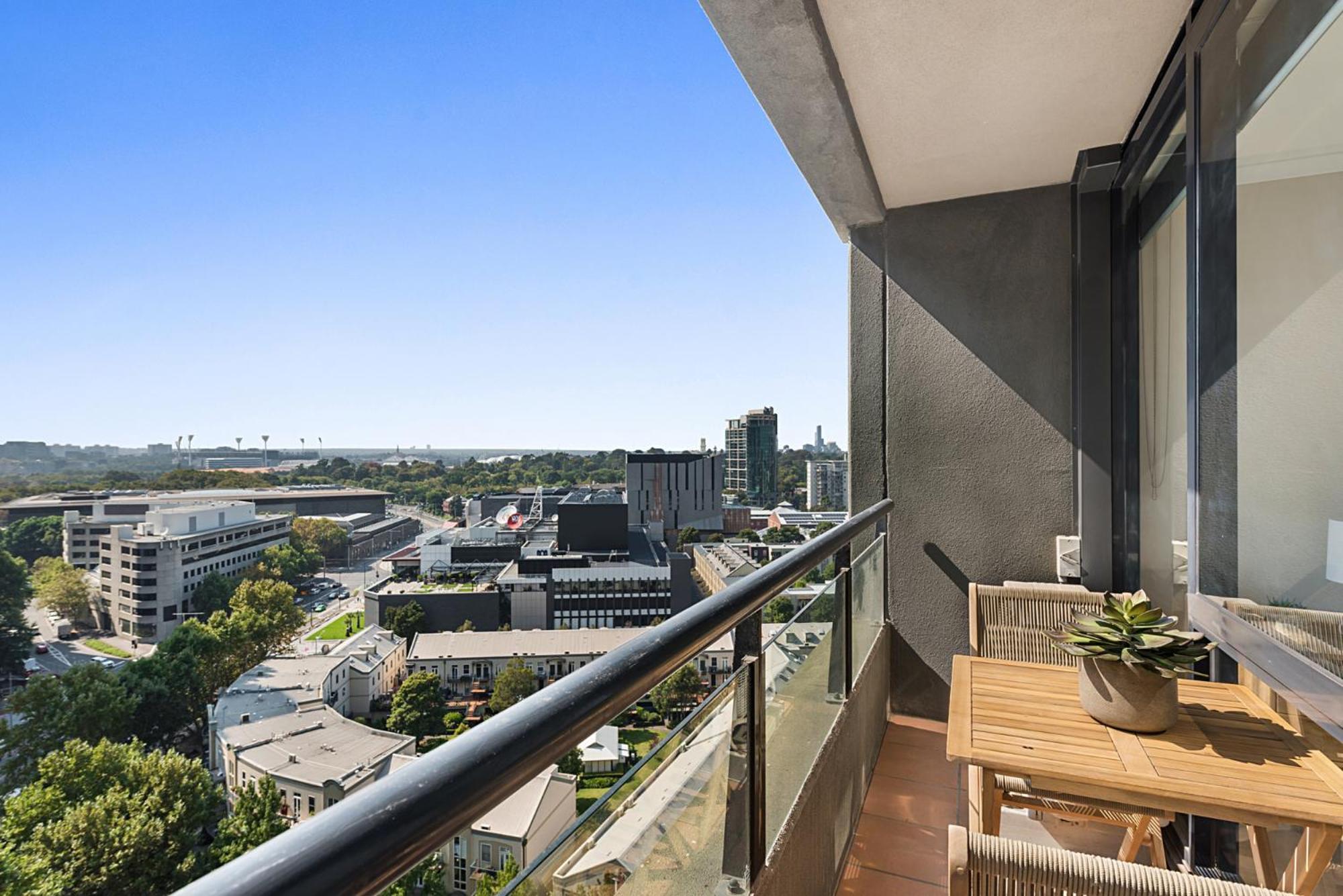 Stylish Unit With Balcony Near Crown Casino *