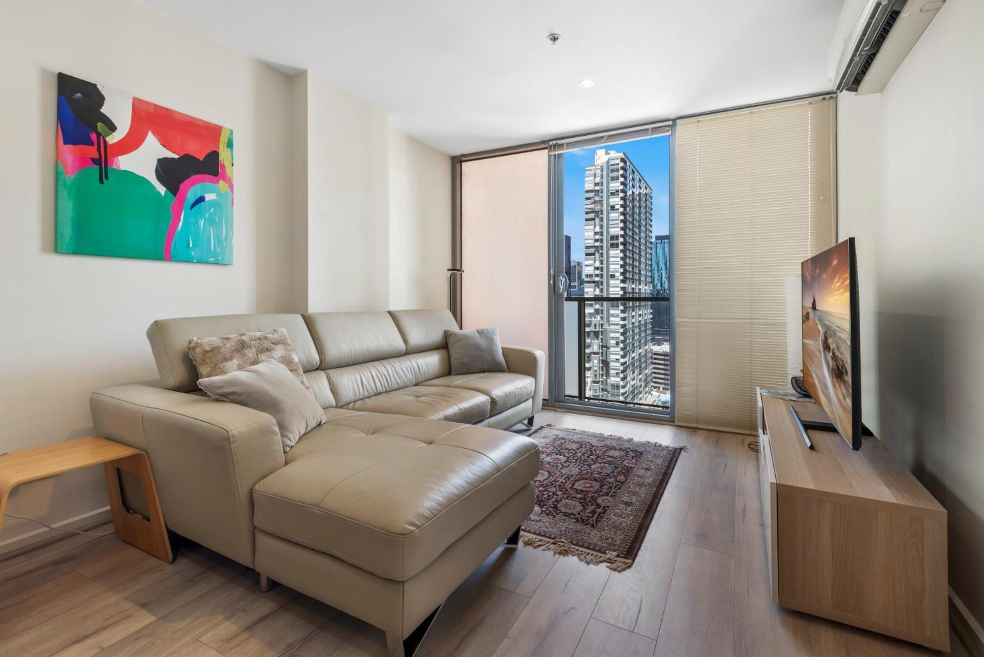 Apartment Modern Convenience With Great Amenities Melbourne