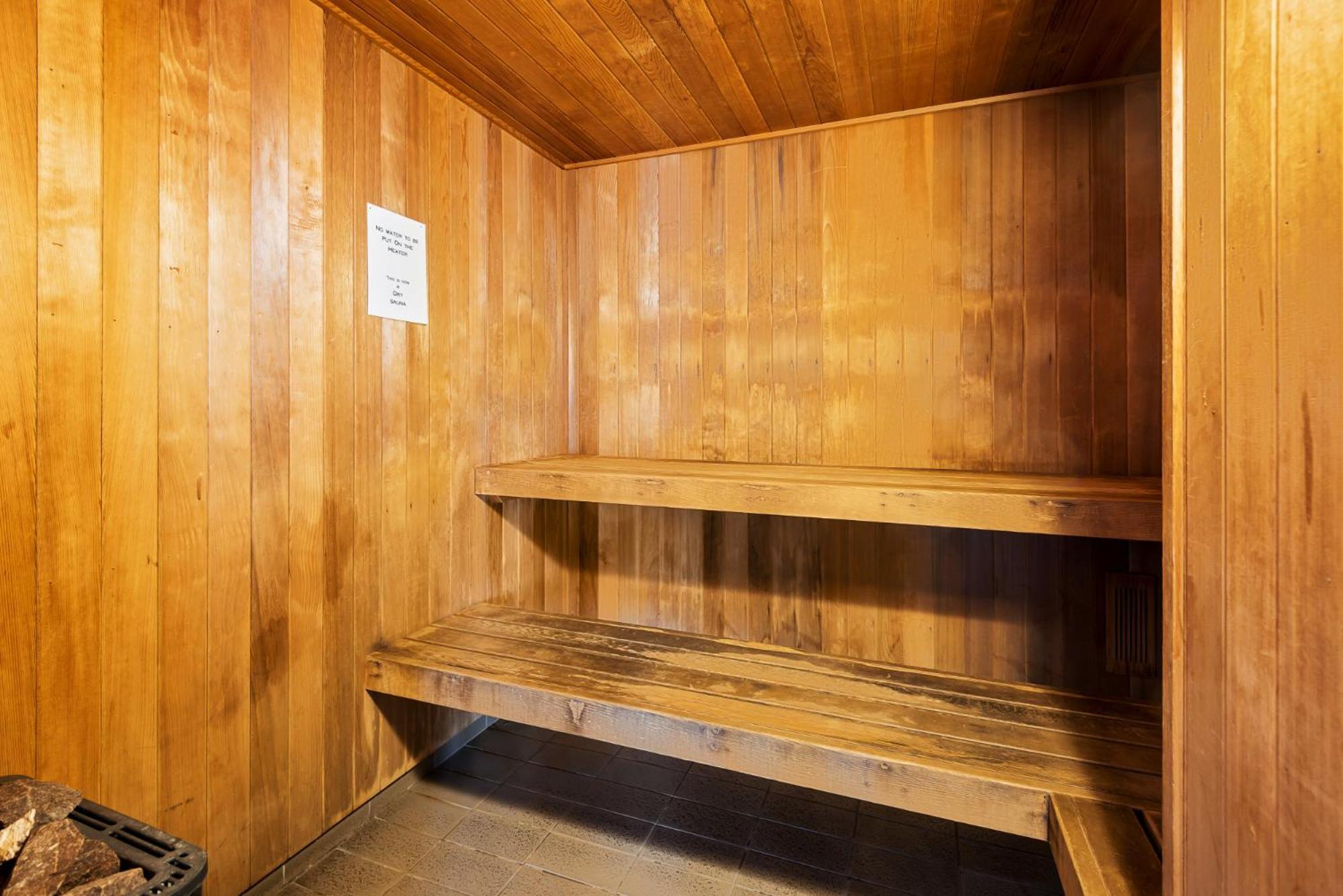 Apartment Modern Convenience With Great Amenities Melbourne