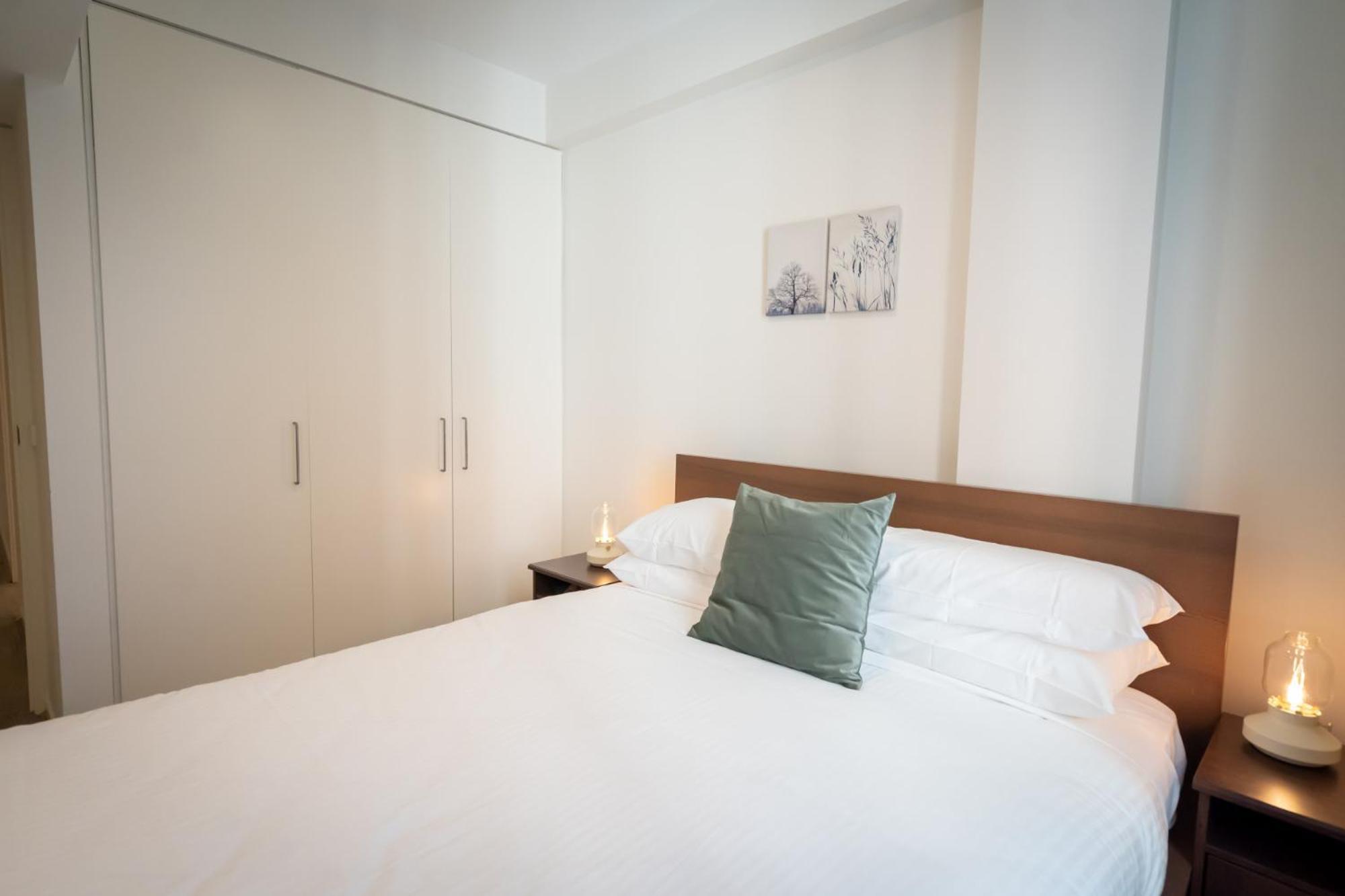 Convenient 2-bed In Melbourne's Heart Melbourne