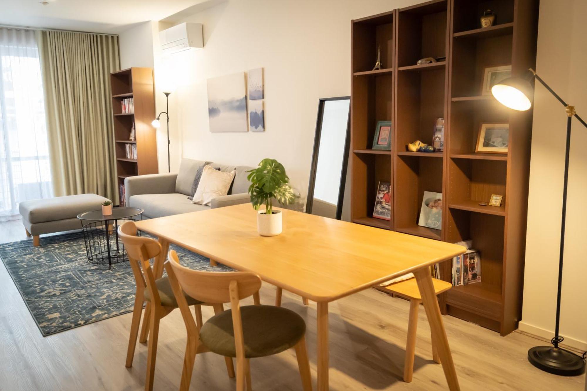 Convenient 2-bed In Melbourne's Heart Apartment *