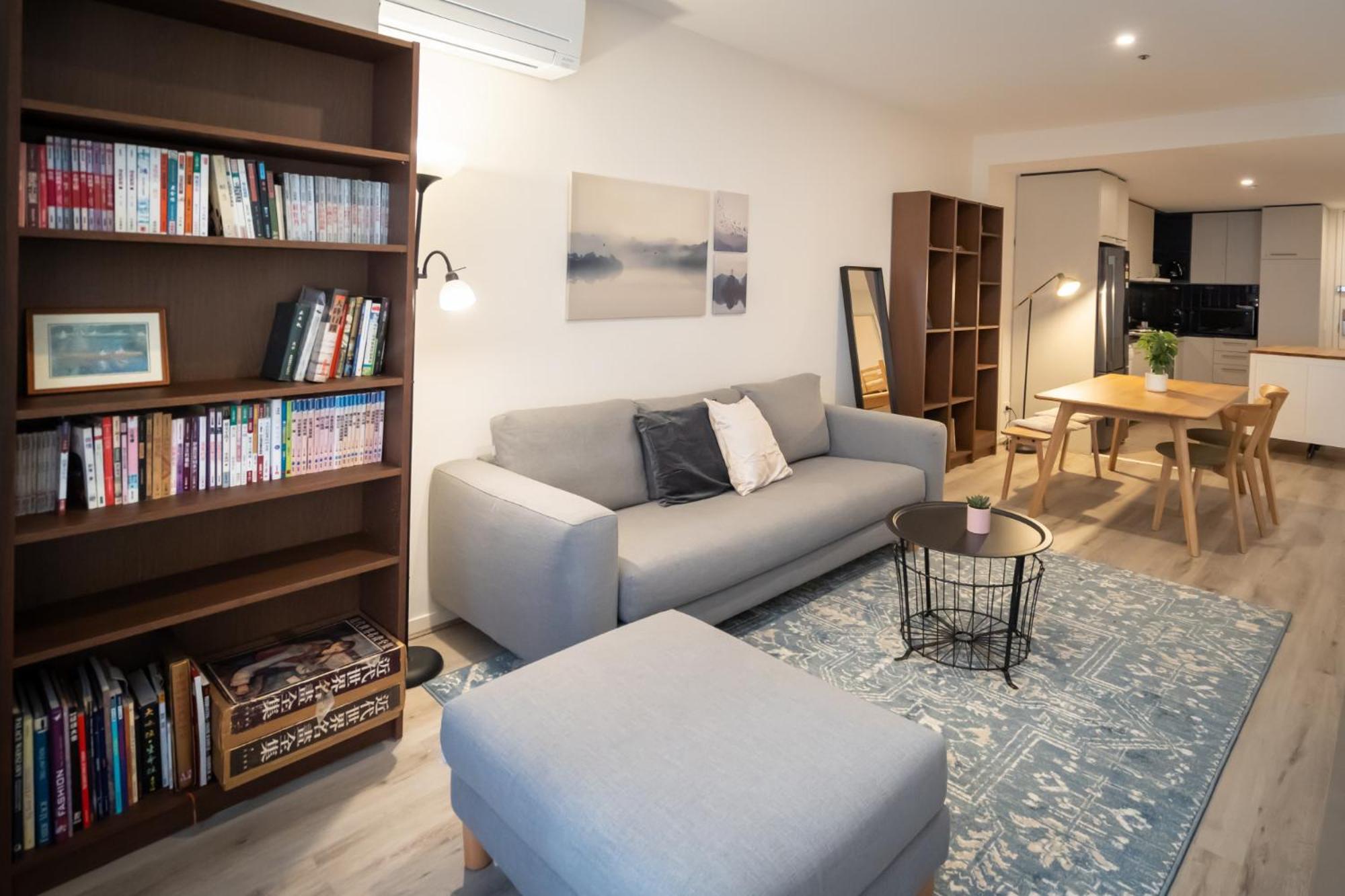Apartment Convenient 2-bed In Melbourne's Heart *
