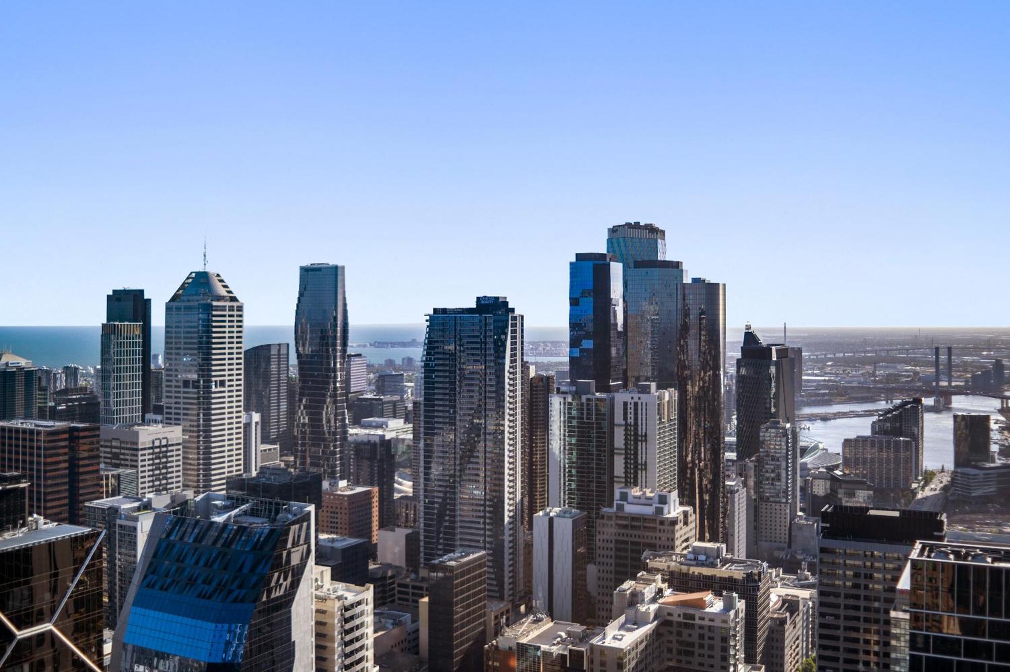 Sky High 3-bedroom With Views And Parking * Melbourne
