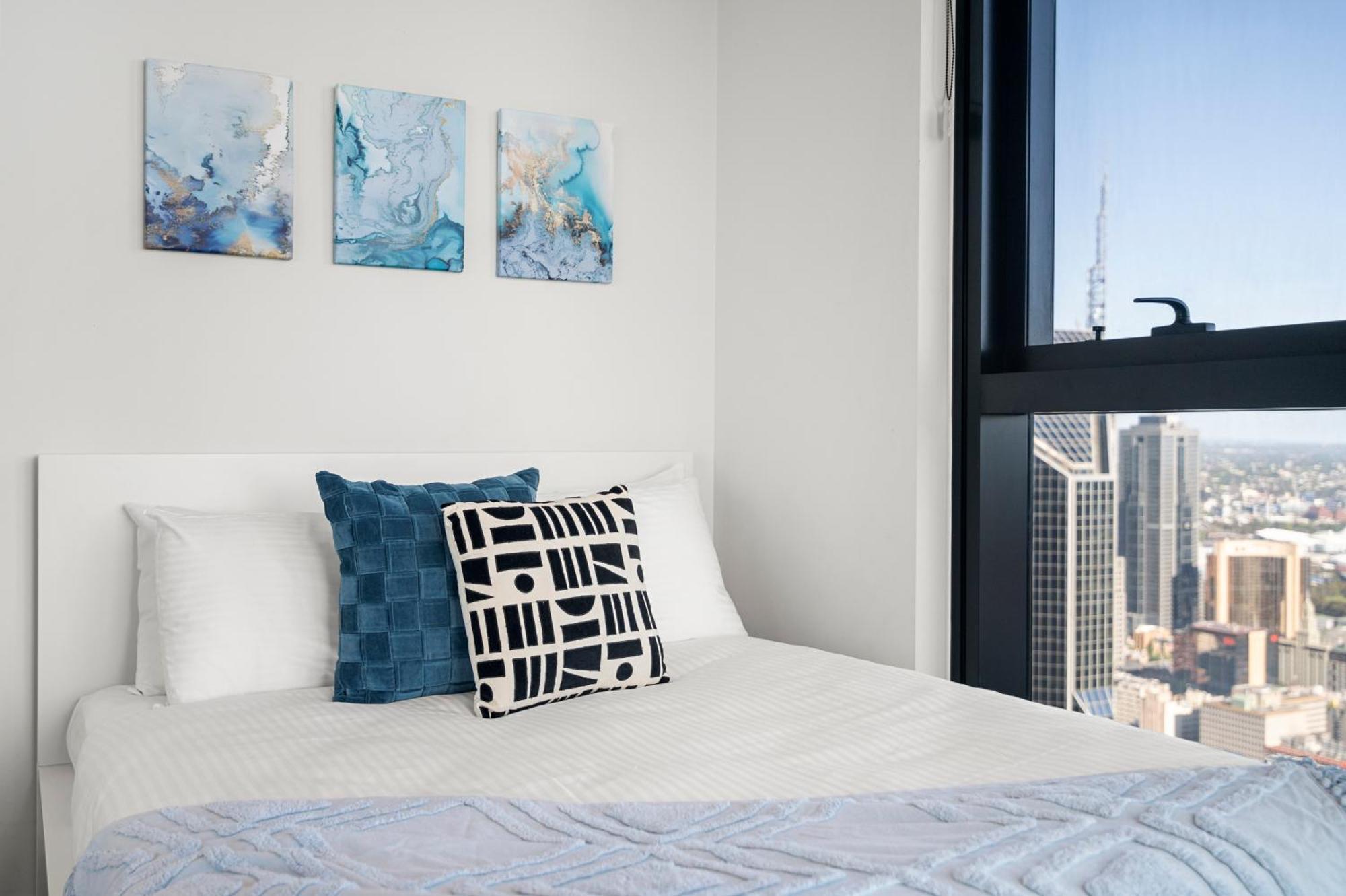 Apartment Sky High 3-bedroom With Views And Parking *