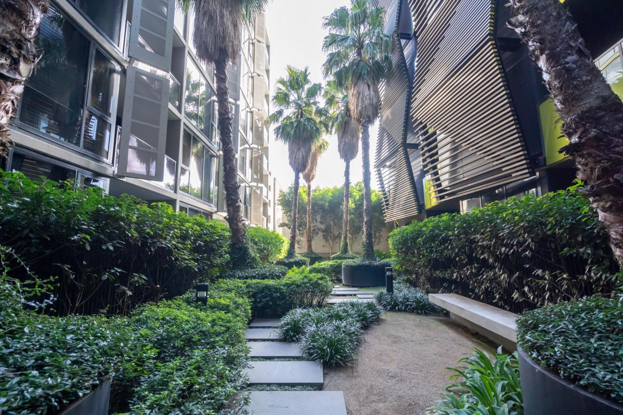 Apartment Gorgeous 1-bed With A Rooftop Pool