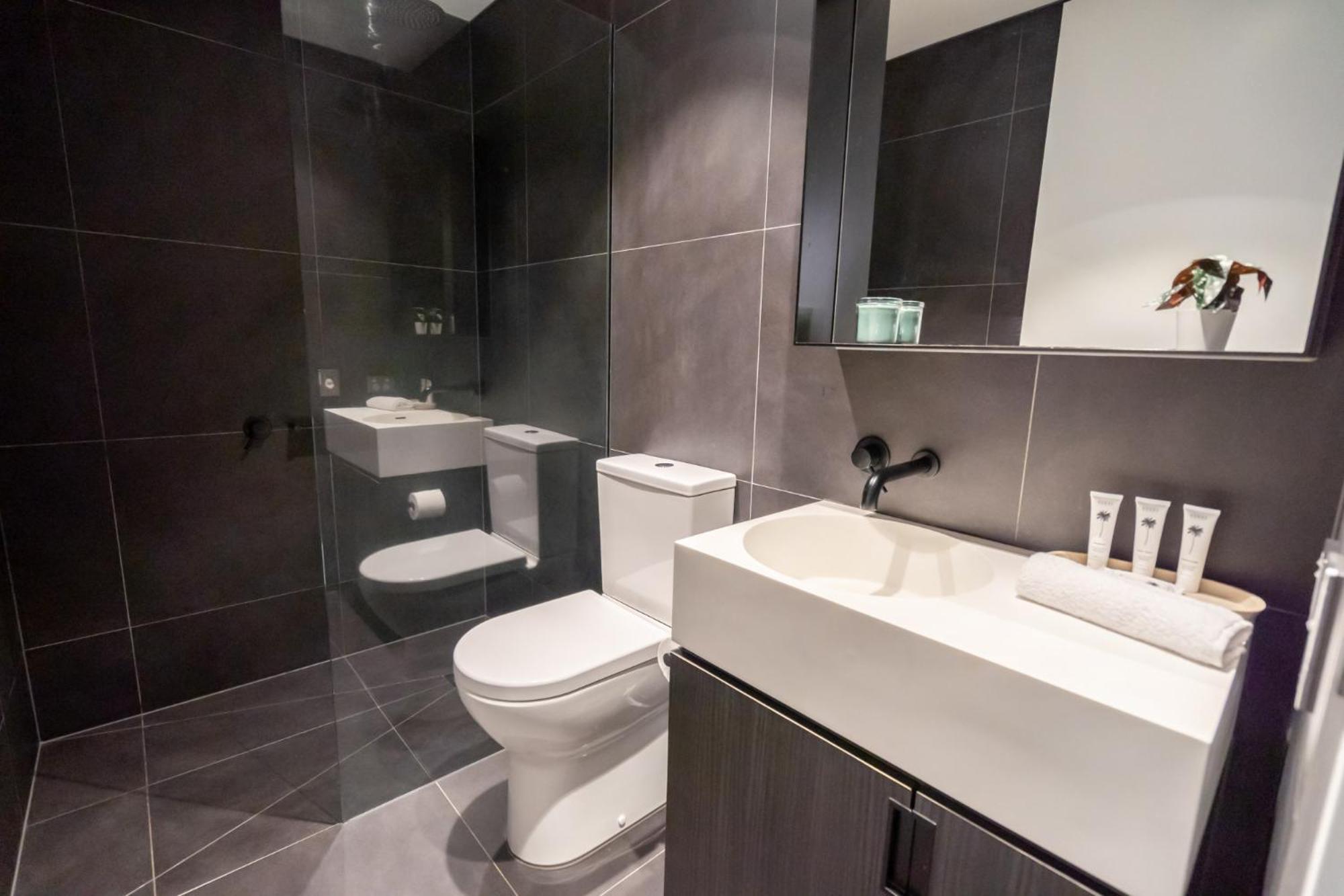 Gorgeous 1-bed With A Rooftop Pool Melbourne