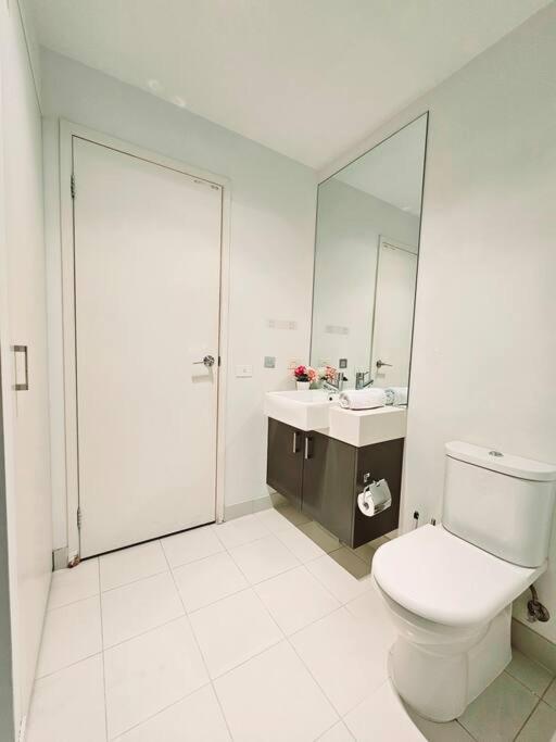 2bd Near Vic Market *