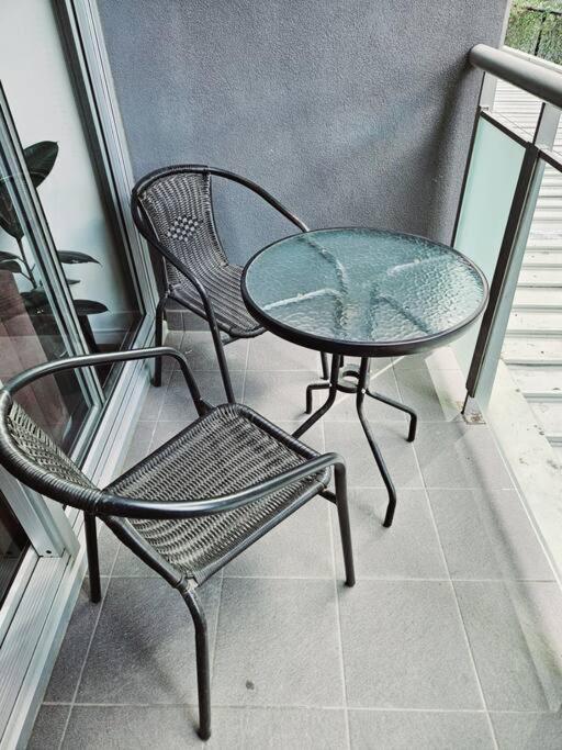 2bd Near Vic Market Apartment