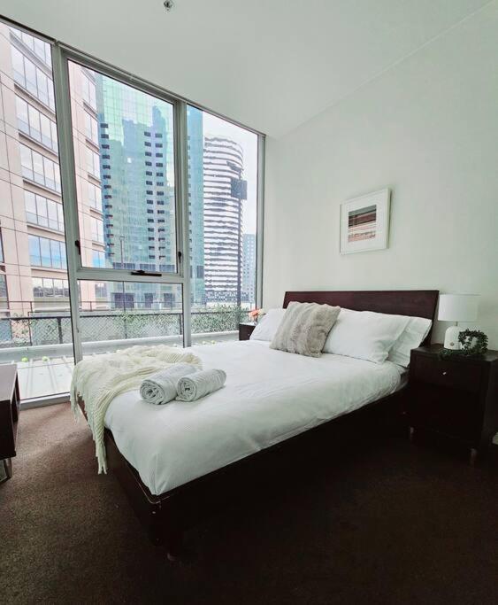 2bd Near Vic Market Apartment
