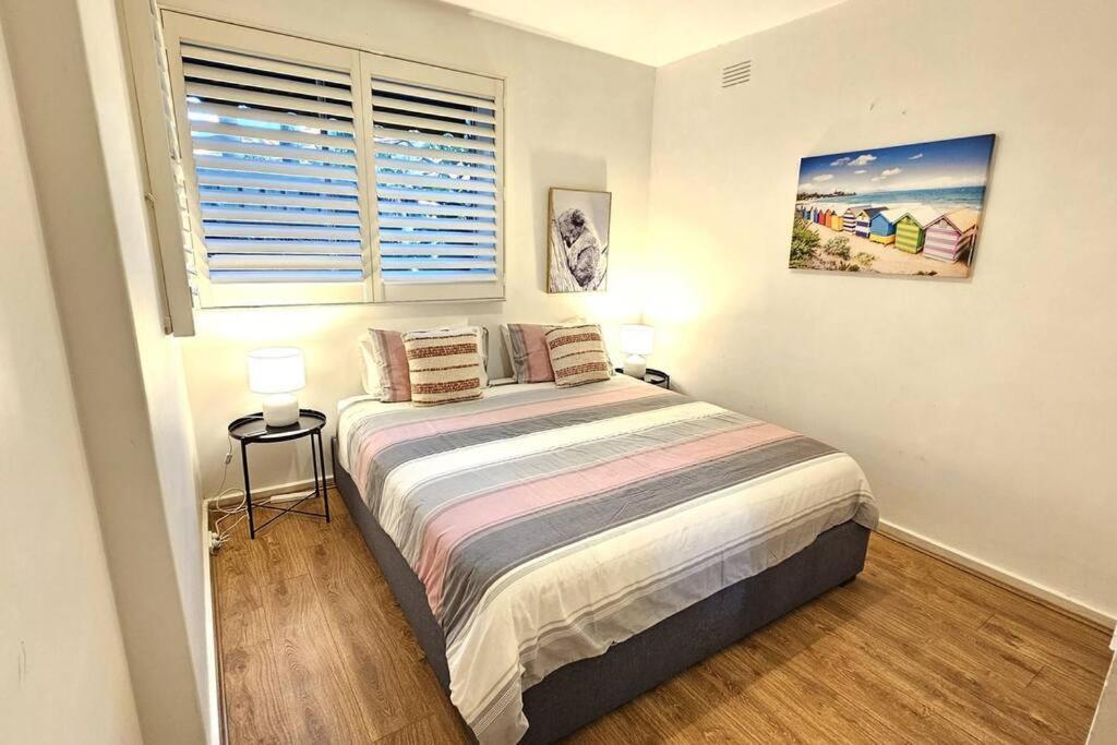 Apartment Chic St Kilda 2 Bed 8 Mins Walk To
