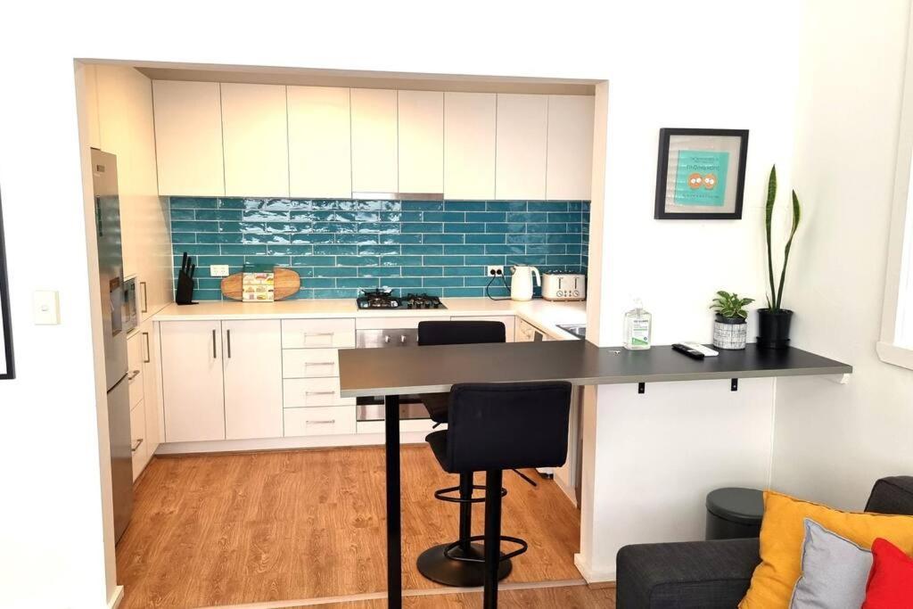 Chic St Kilda 2 Bed 8 Mins Walk To Apartment *