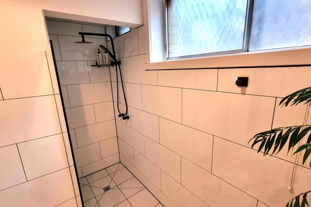 Apartment Chic St Kilda 2 Bed 8 Mins Walk To Melbourne