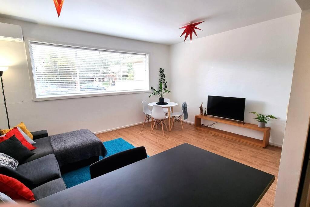 Chic St Kilda 2 Bed 8 Mins Walk To * Melbourne