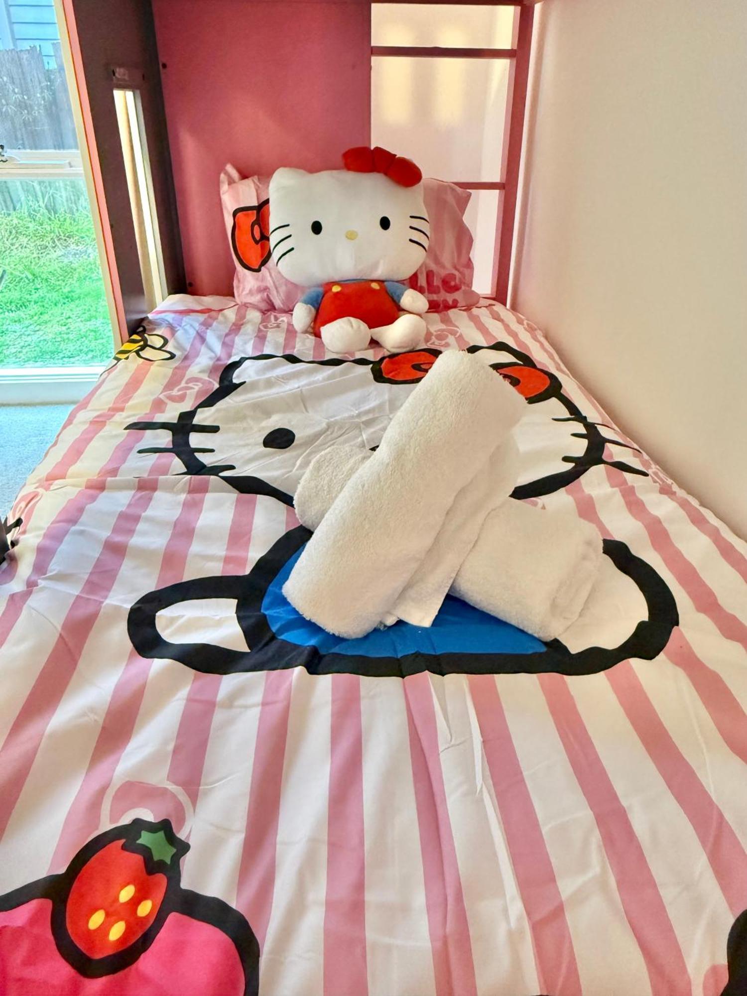 Sanrio Dream Family Retreat With Views