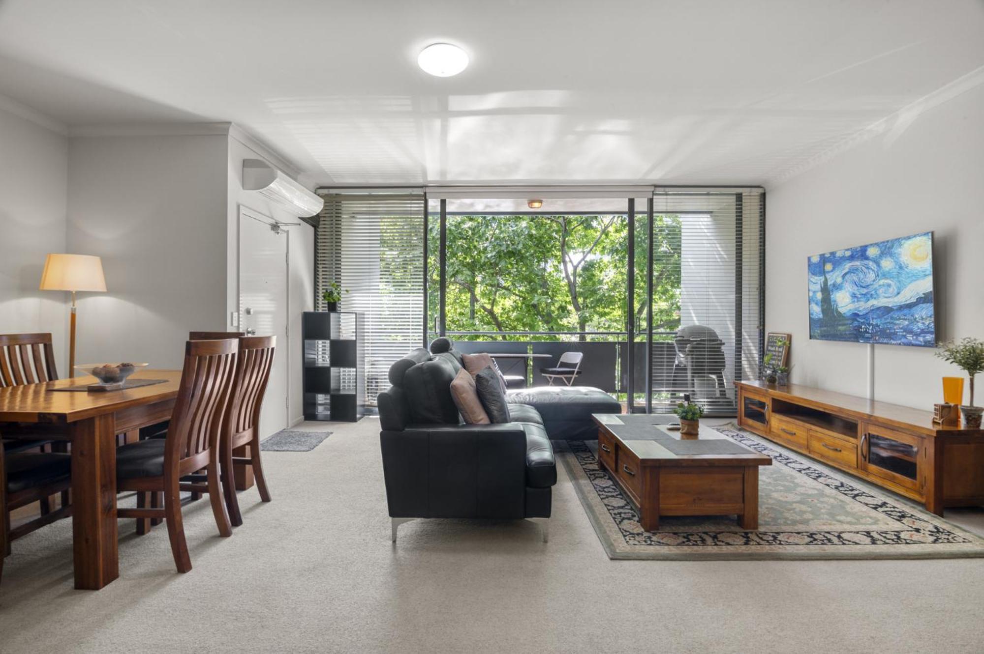 2-bed Pad With Tennis Court Pool & Gym Apartment Melbourne