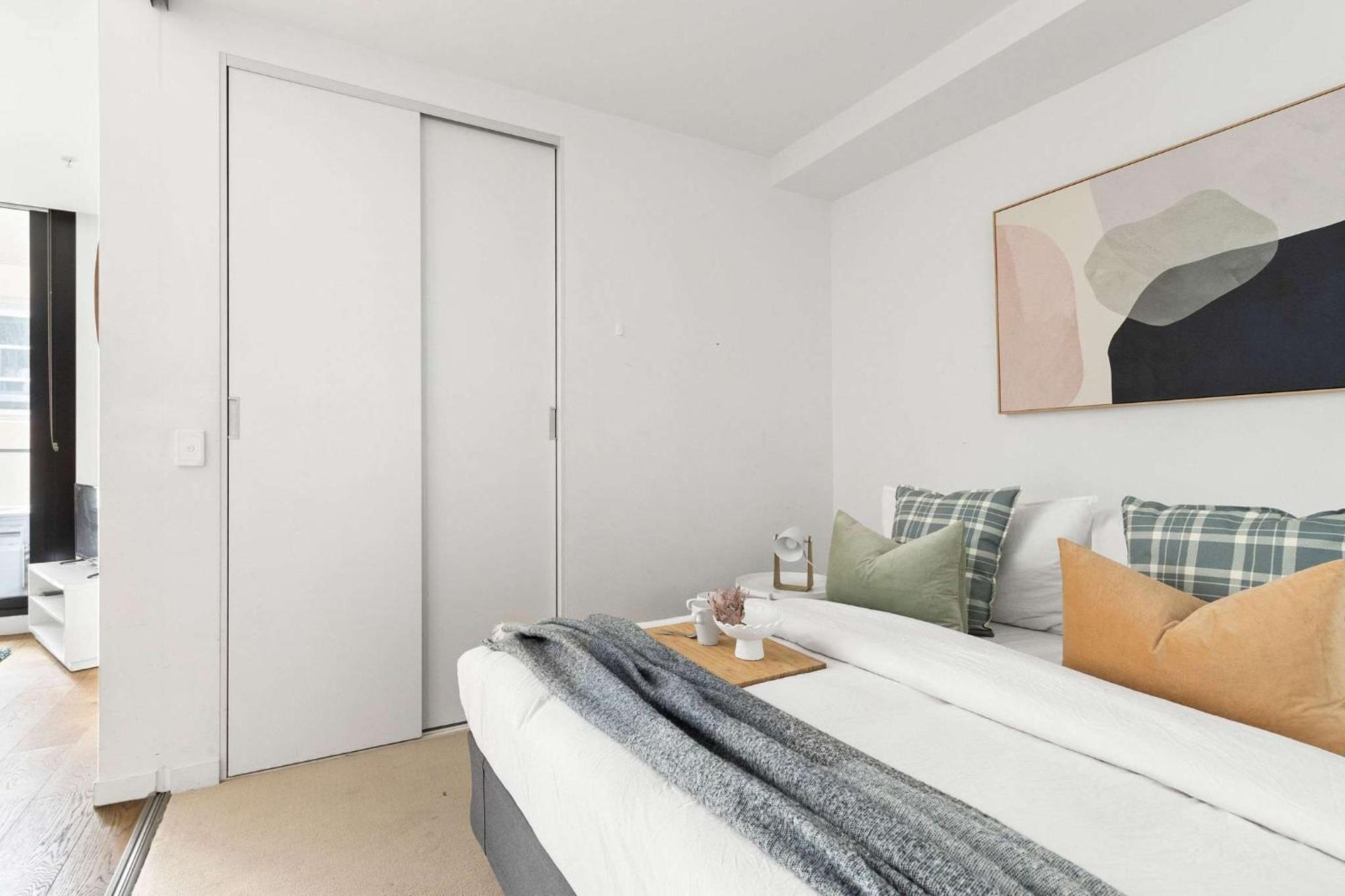 A Stylish & Comfy 2br Near Southern Cross Apartment