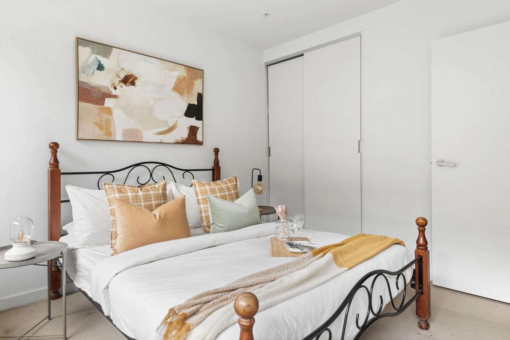 A Stylish & Comfy 2br Near Southern Cross *