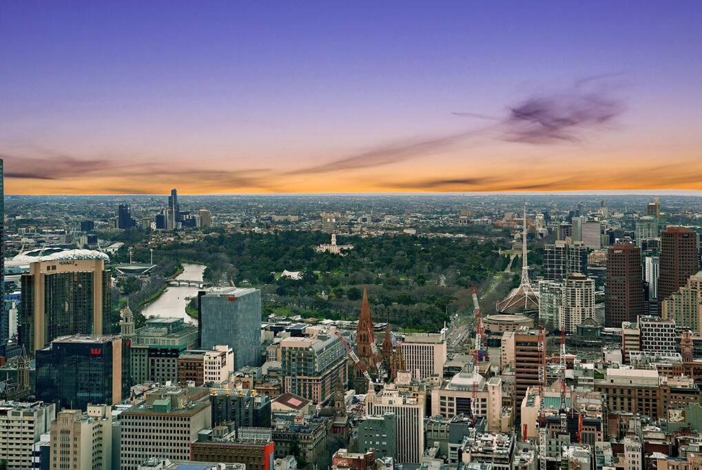 High Rise Views Perfect Location Cbd 2b2b *