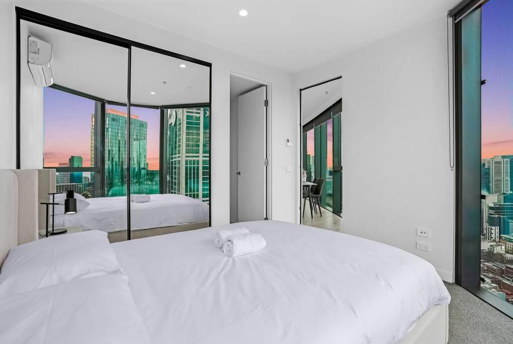 High Rise Views Perfect Location Cbd 2b2b Apartment *