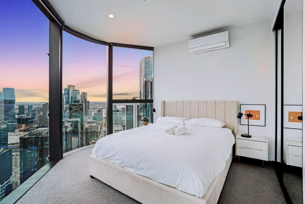 High Rise Views Perfect Location Cbd 2b2b Apartment *