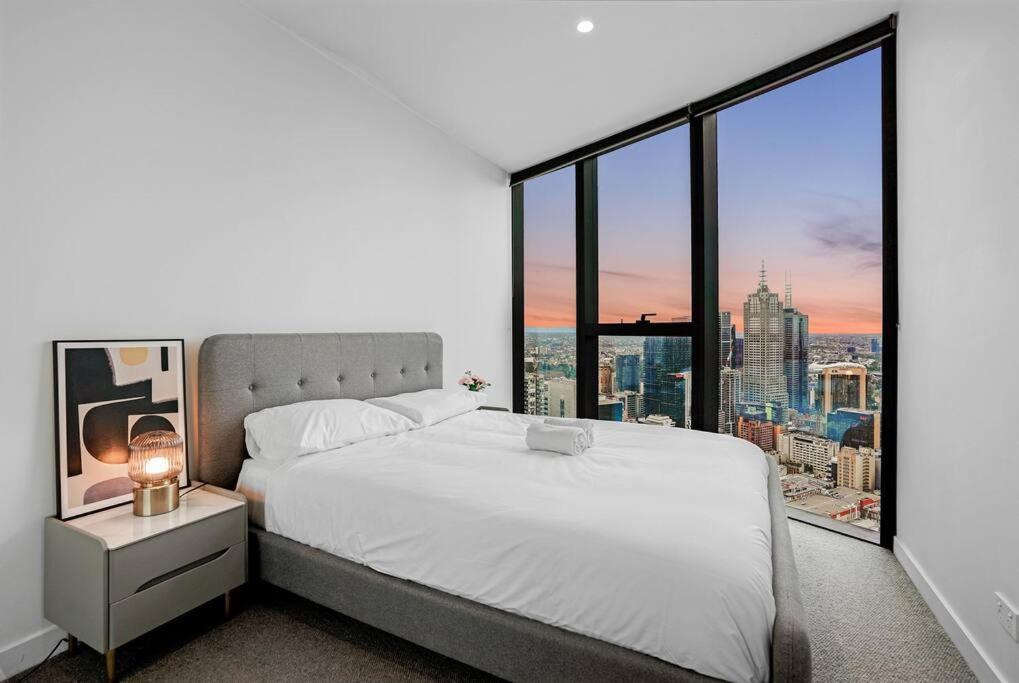 High Rise Views Perfect Location Cbd 2b2b *