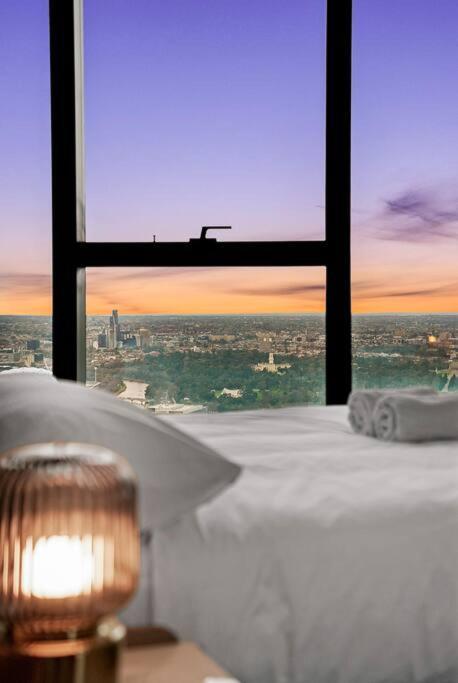 High Rise Views Perfect Location Cbd 2b2b Apartment Melbourne