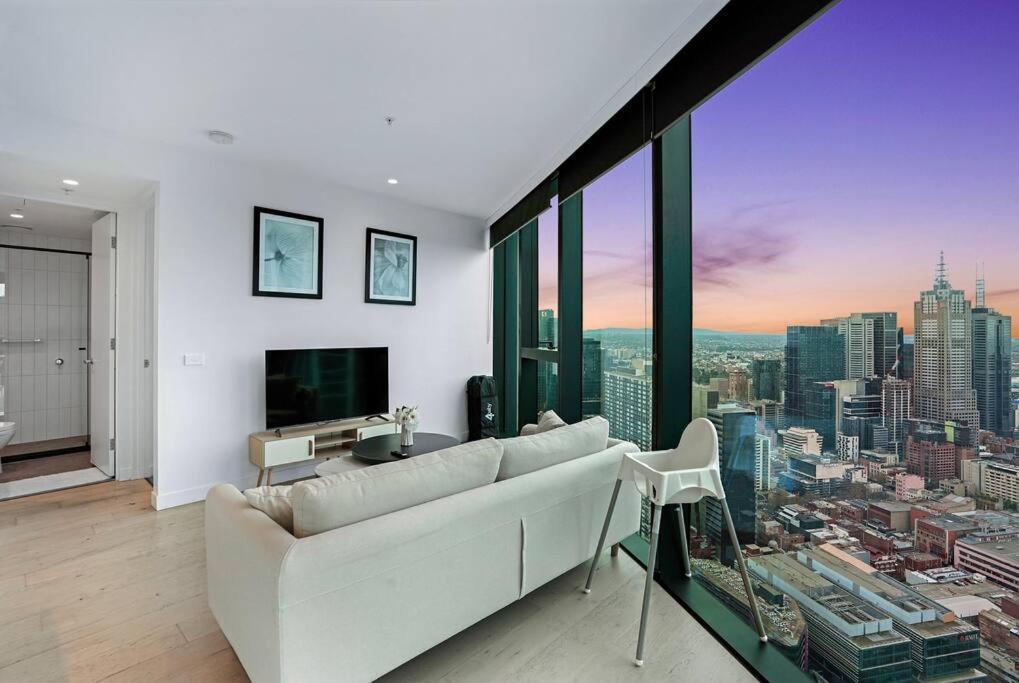 Apartment High Rise Views Perfect Location Cbd 2b2b Melbourne