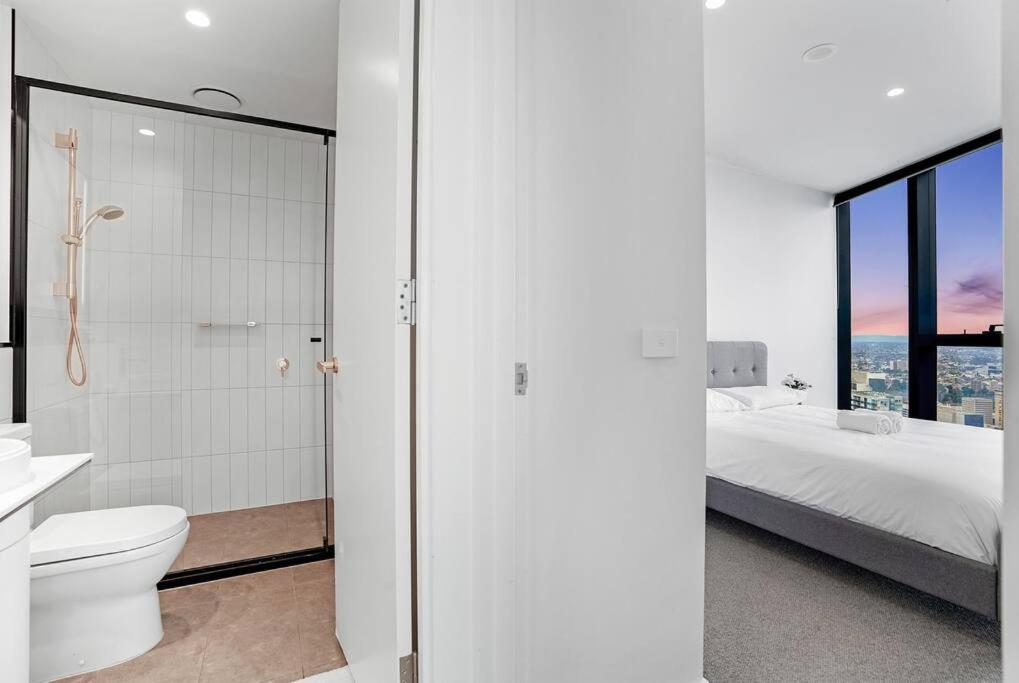 High Rise Views Perfect Location Cbd 2b2b Melbourne