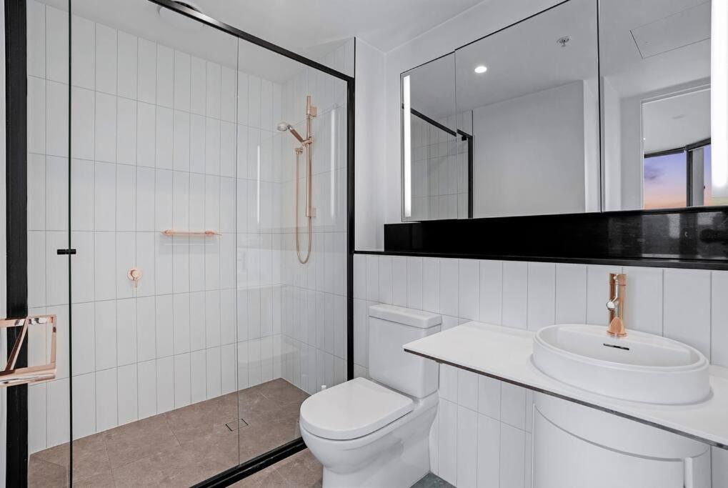 Apartment High Rise Views Perfect Location Cbd 2b2b Melbourne
