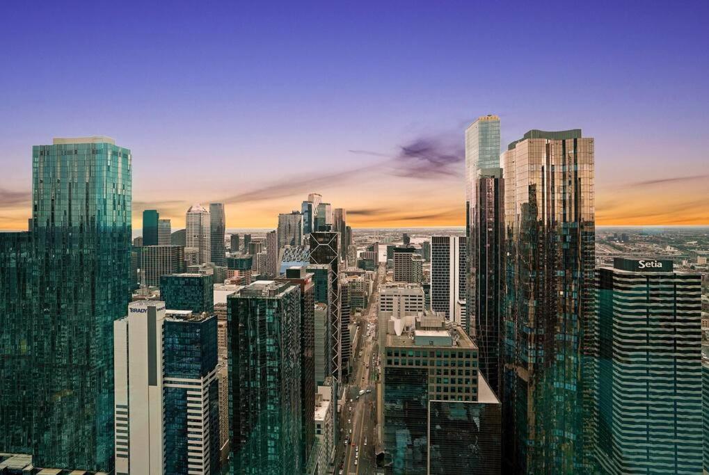 Apartment High Rise Views Perfect Location Cbd 2b2b *