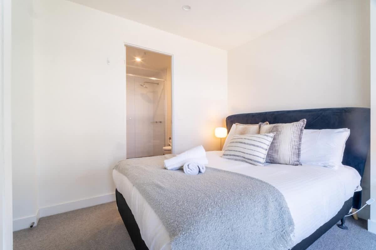 1br In Clayton Mel Cbd With View Apartment