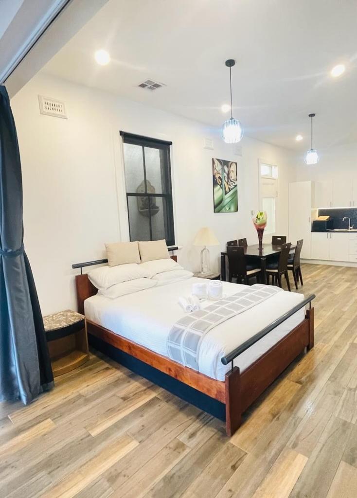 Northcote Spacious Apartment