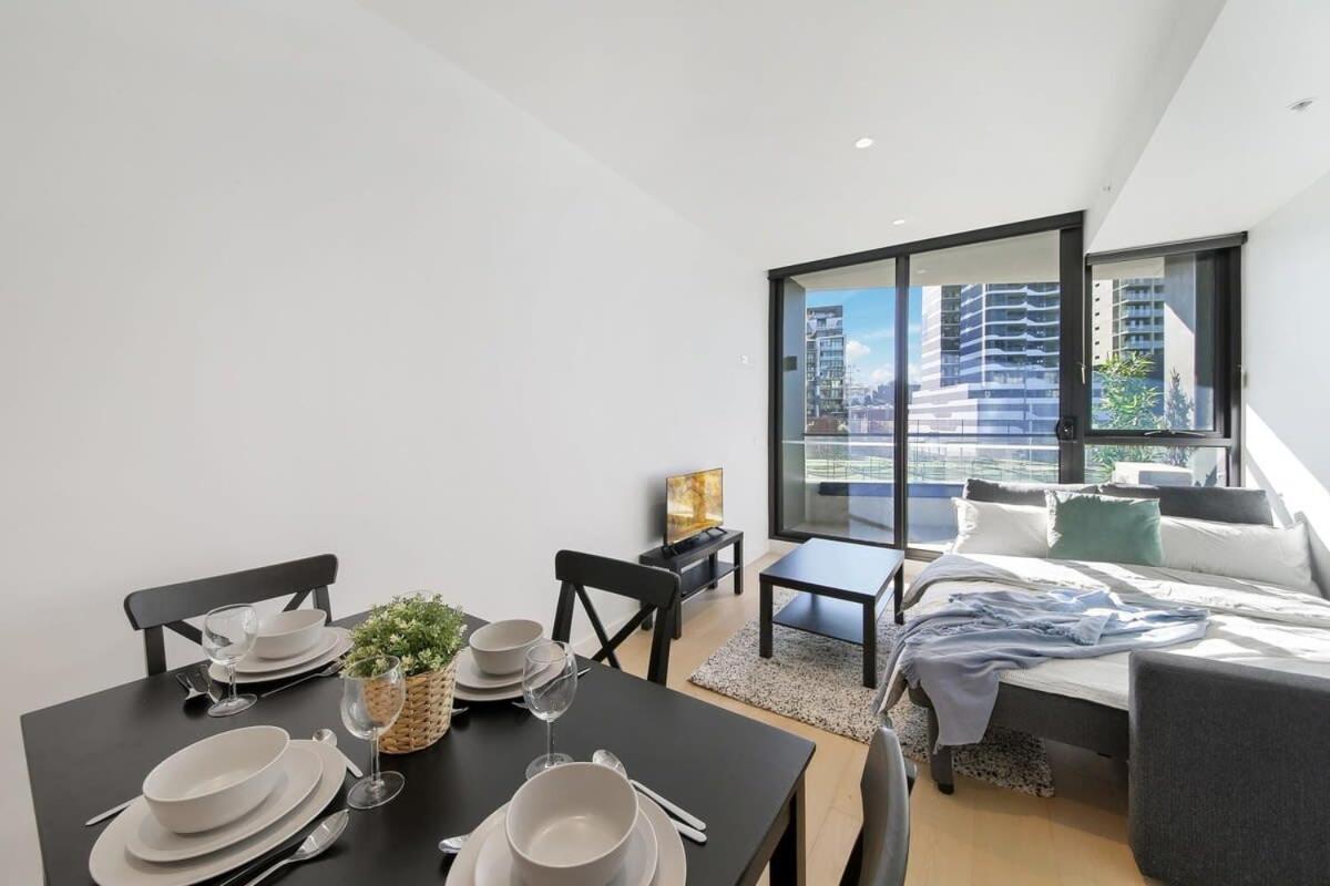 Chic & Cozy 2br On Iconic Chapel Street Apartment