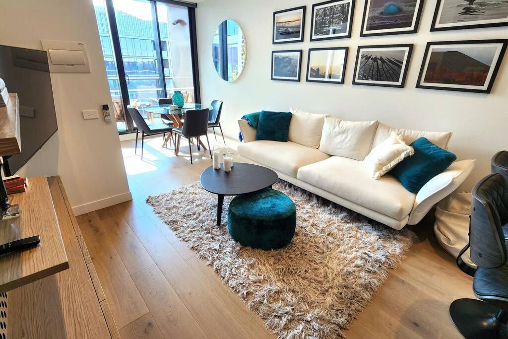 Apartment Resort-style Exec 1 Bed With Study In Port Melbourne