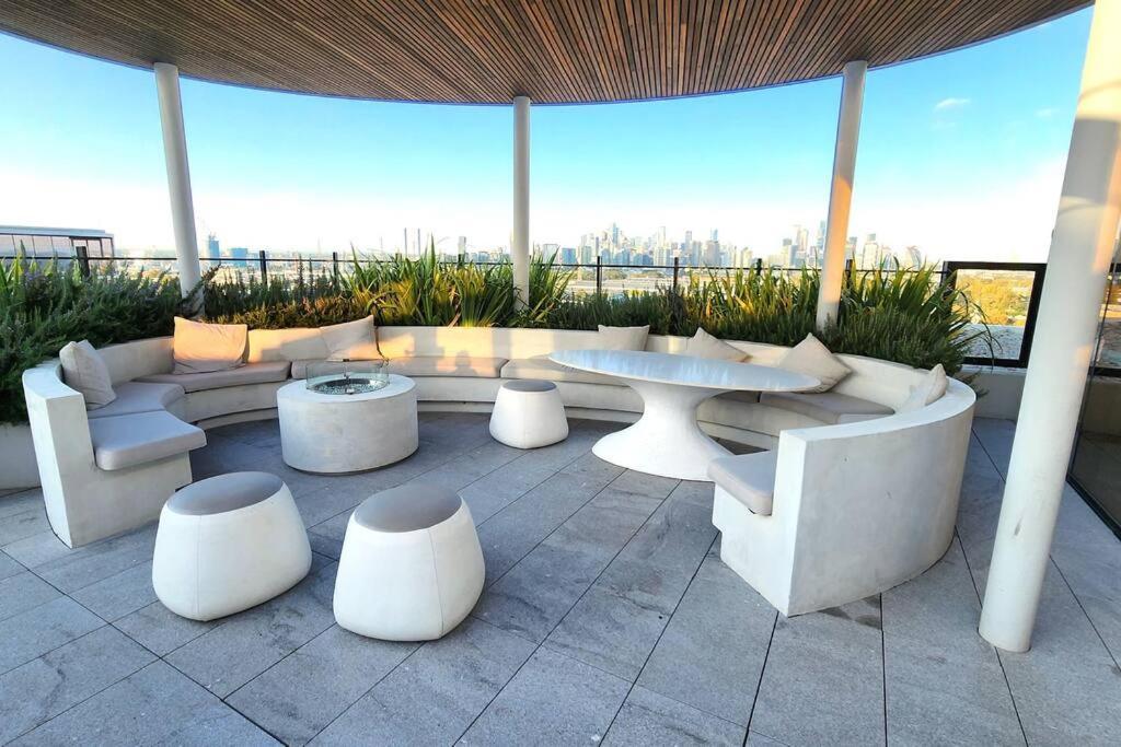 Resort-style Exec 1 Bed With Study In Port * Melbourne