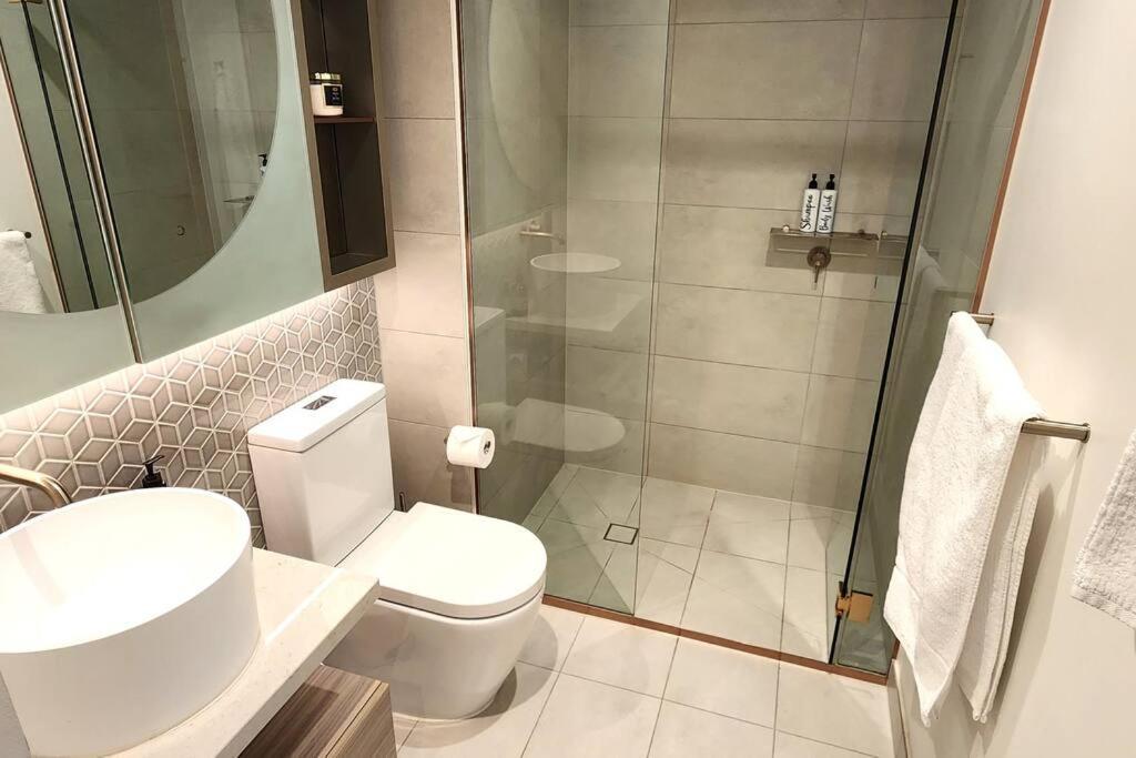 Apartment Resort-style Exec 1 Bed With Study In Port