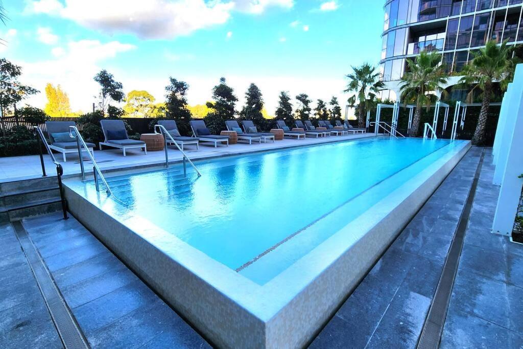 Resort-style Exec 1 Bed With Study In Port *