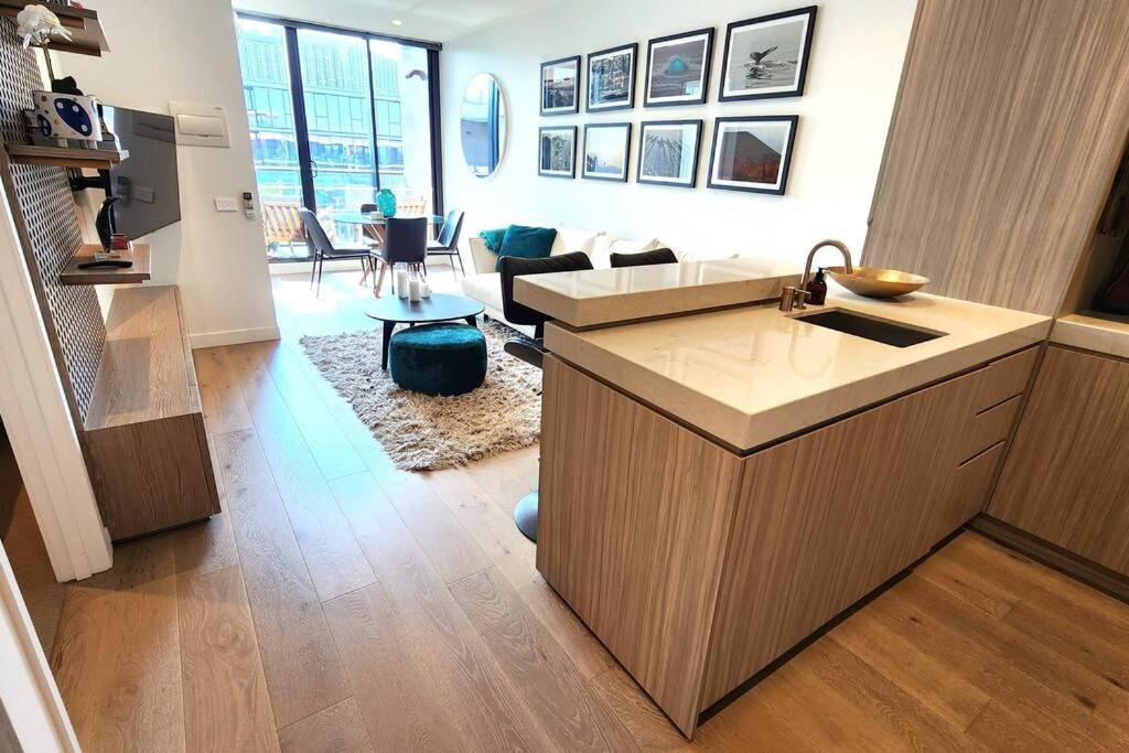 Apartment Resort-style Exec 1 Bed With Study In Port Melbourne