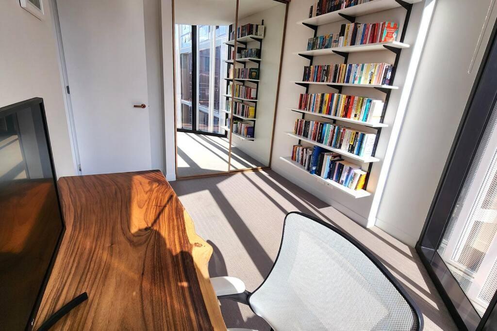 Apartment Resort-style Exec 1 Bed With Study In Port
