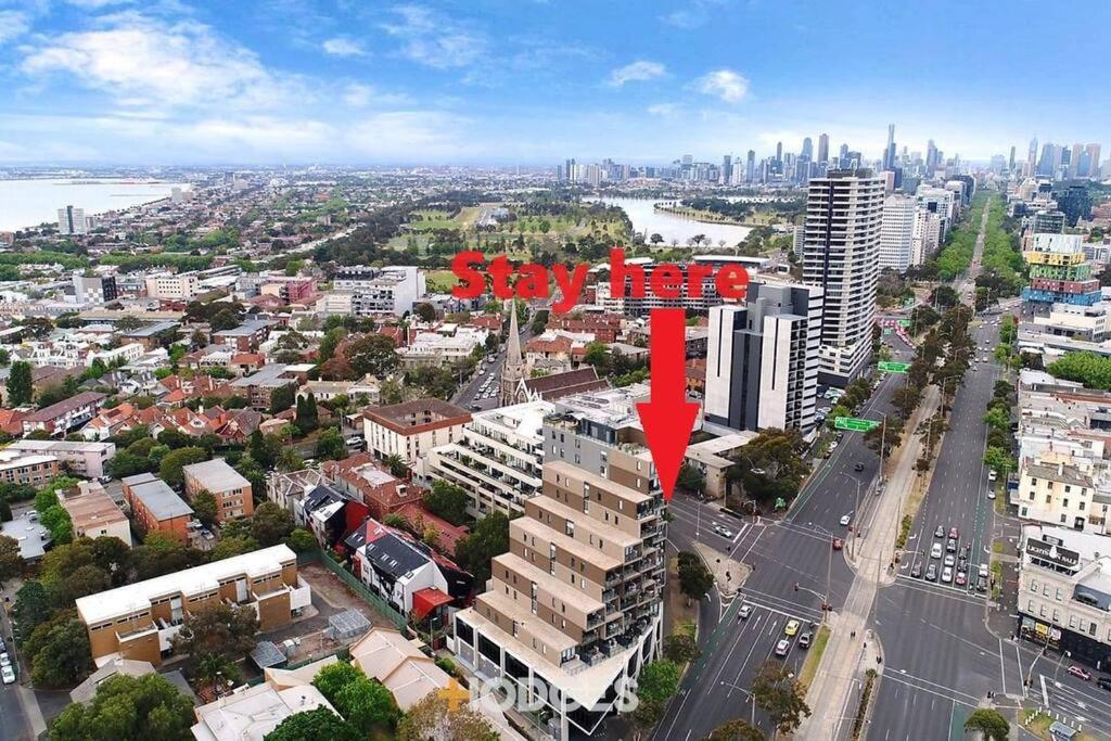 Apartment St Kilda Vibes - Views, Airy 1 Bed Sleeps 2-4 *