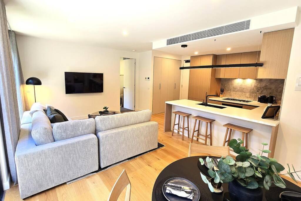 Your 2 Bed Hampton Haven With Parking Apartment