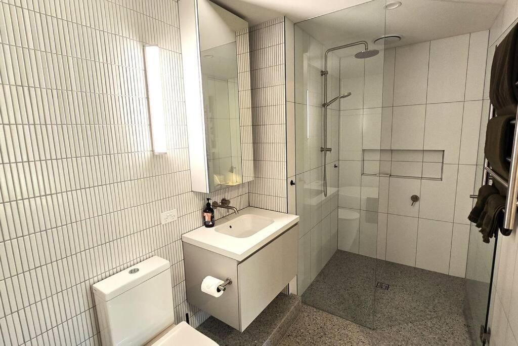 Your 2 Bed Hampton Haven With Parking Apartment