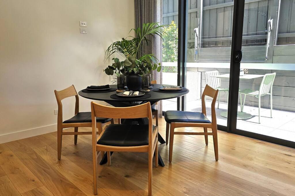 Apartment Your 2 Bed Hampton Haven With Parking